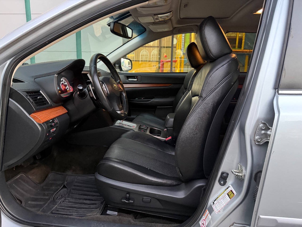 Used 2013 Subaru Outback 2.5i Limited w/ Popular Pkg 3 AWD/4WD image 8