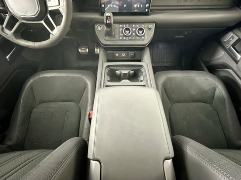 Used 2023 Land Rover Defender 110 V8 AWD/4WD image 23