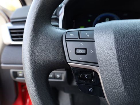 Used 2025 Toyota Camry LE image 18