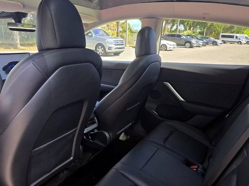 Used 2022 Tesla Model Y Performance AWD/4WD image 9