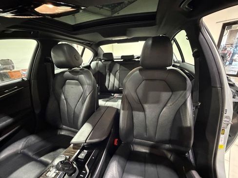 Used 2019 BMW 530i w/ Convenience Package RWD image 16
