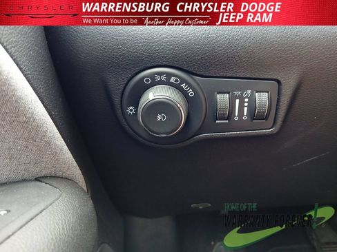 Used 2024 Jeep Compass Latitude AWD/4WD image 32