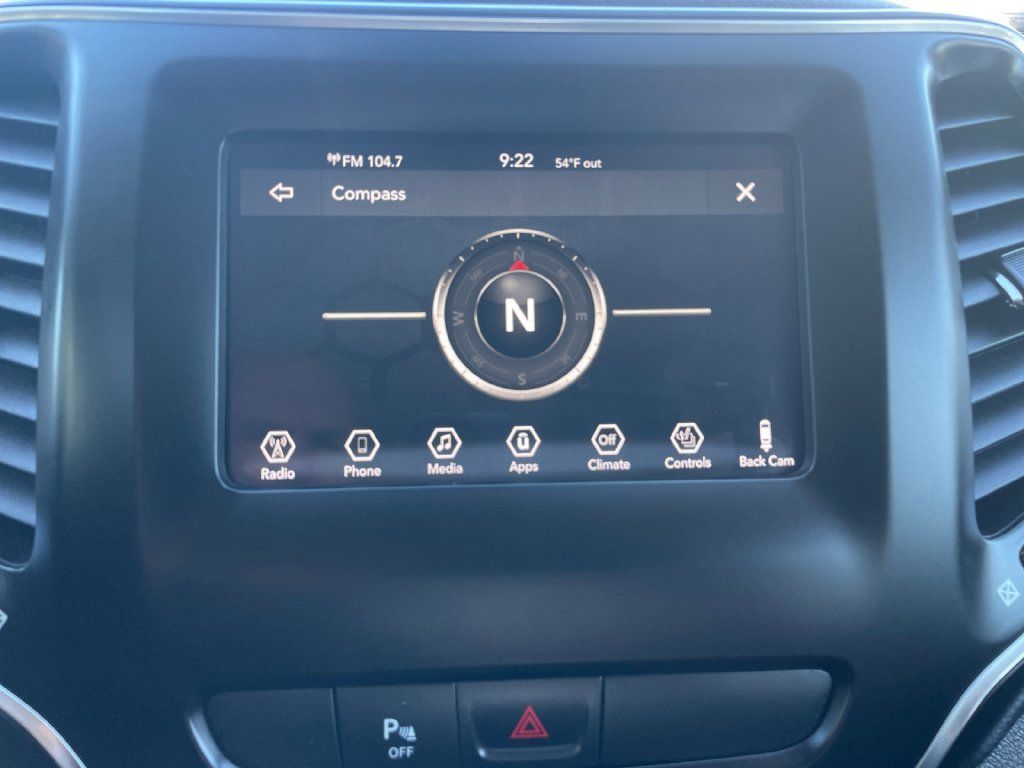 Certified 2020 Jeep Cherokee Latitude Plus w/ Comfort/Convenience Group AWD/4WD image 29