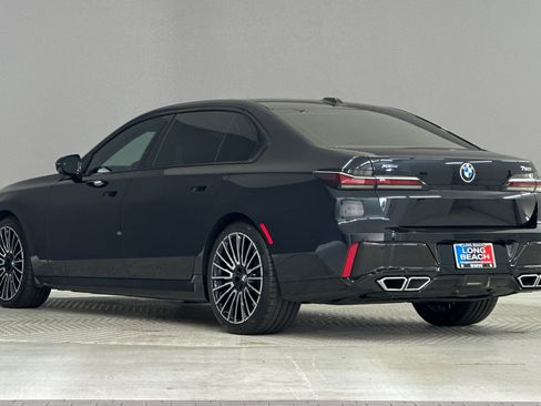 Certified 2025 BMW 760i xDrive AWD/4WD image 3