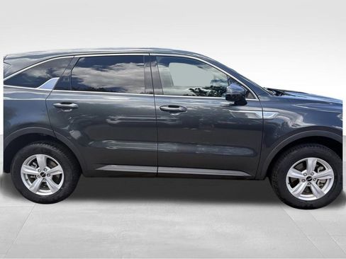 Used 2023 Kia Sorento LX AWD/4WD image 3