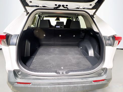 Used 2020 Toyota RAV4 XLE image 34