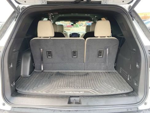 Used 2023 Chevrolet Traverse LT image 24