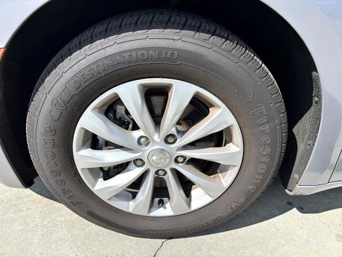Used 2018 Chrysler Pacifica Touring-L image 11