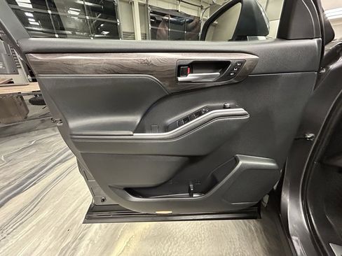 Used 2022 Toyota Highlander Limited image 54