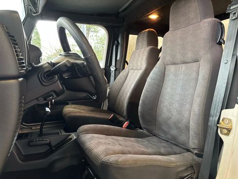 Used 2004 Jeep Wrangler X image 14
