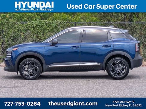 Used 2025 Nissan Kicks SR FWD image 2
