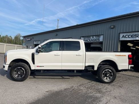 Used 2023 Ford F250 Lariat w/ Lariat Ultimate Package AWD/4WD image 4