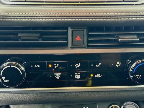 Used 2024 Nissan Rogue S FWD image 18