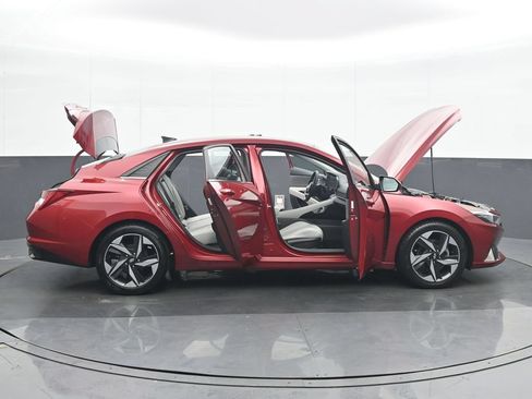 Used 2023 Hyundai Elantra Limited FWD image 37