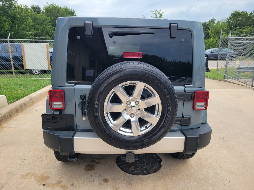 Used 2015 Jeep Wrangler Unlimited Sahara w/ Connectivity Group AWD/4WD image 4