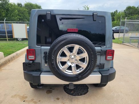 Used 2015 Jeep Wrangler Unlimited Sahara w/ Connectivity Group AWD/4WD image 4