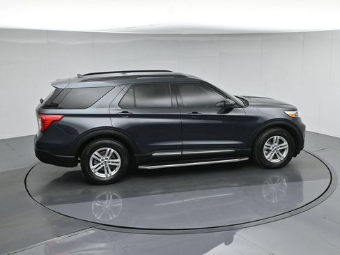 Certified 2022 Ford Explorer XLT RWD image 48