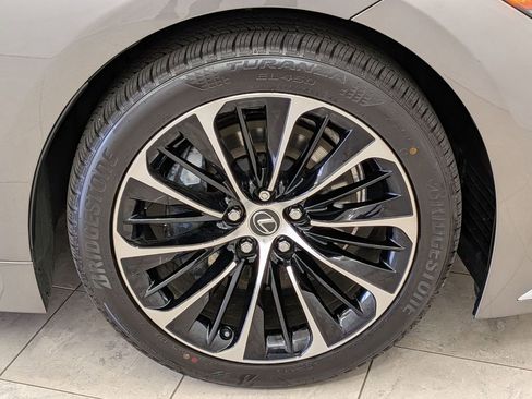 Certified 2023 Lexus LS 500 AWD w/ Luxury Package image 12