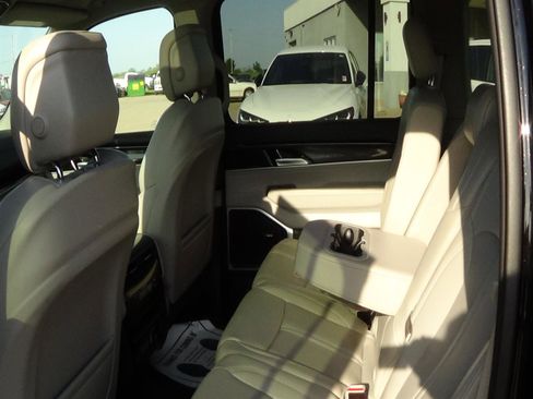 Certified 2025 Jeep Wagoneer 4WD w/ Premium Group I image 11