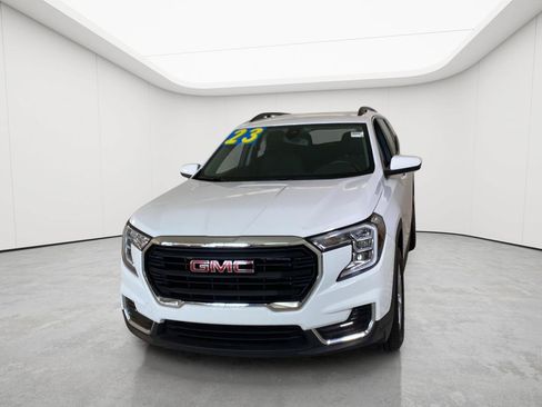 Used 2023 GMC Terrain SLE w/ Driver Convenience Package AWD/4WD image 2