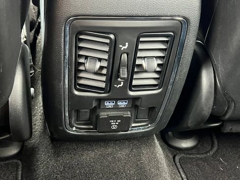Used 2022 Jeep Grand Cherokee Limited w/ Tech Group AWD/4WD image 36