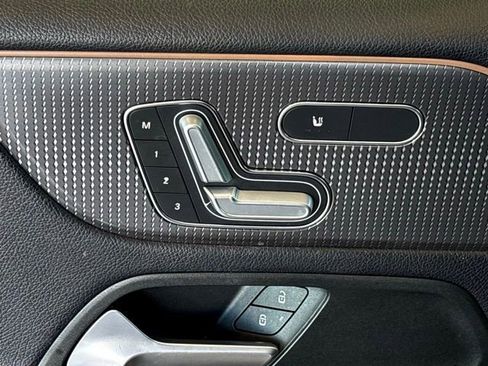 Certified 2020 Mercedes-Benz GLB 250 image 19