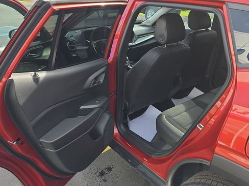 Used 2024 Chevrolet Trax LT w/ Driver Confidence Package image 18