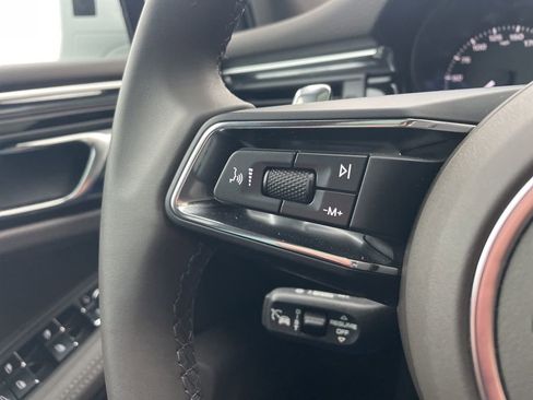 Certified 2025 Porsche Macan image 39