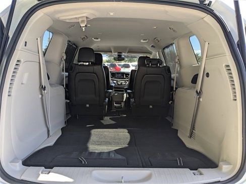 Used 2021 Chrysler Voyager Lxi image 12