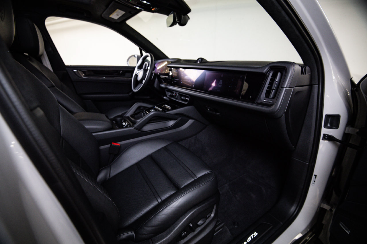 Certified 2026 Porsche Cayenne GTS AWD/4WD image 29
