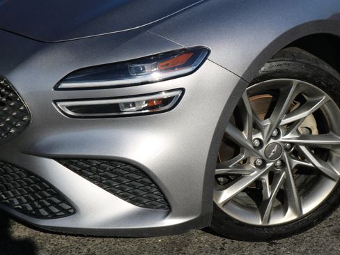 Used 2022 Genesis G70 2.0T image 4