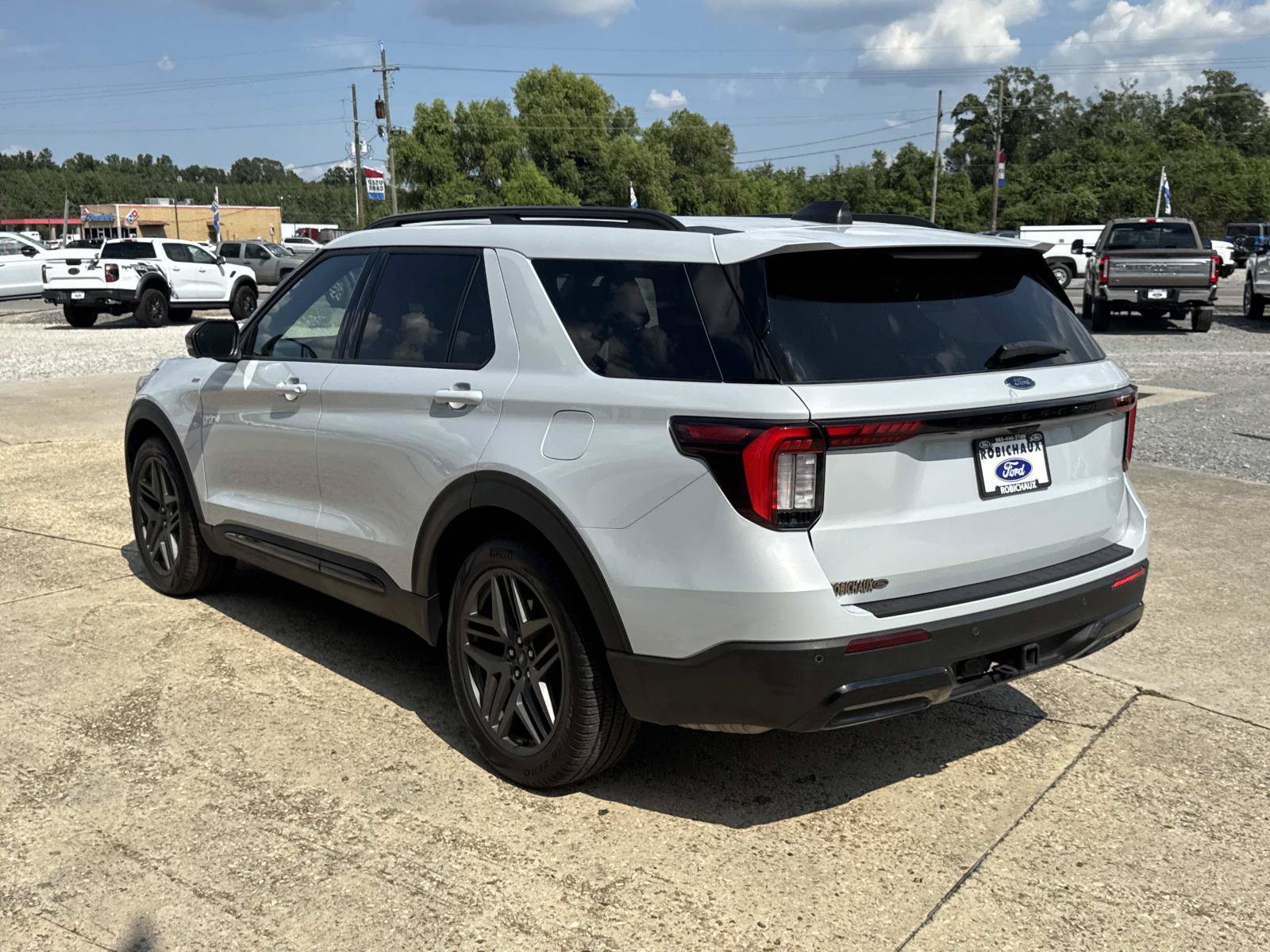 Used 2026 Ford Explorer ST-Line w/ ST-Line Street Pack RWD image 5