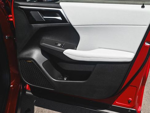 New 2025 Mitsubishi Outlander SE image 11