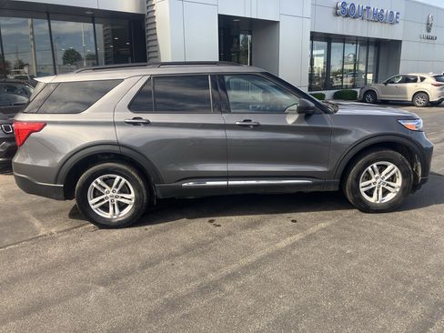 Used 2023 Ford Explorer XLT w/ Equipment Group 202A AWD/4WD image 8