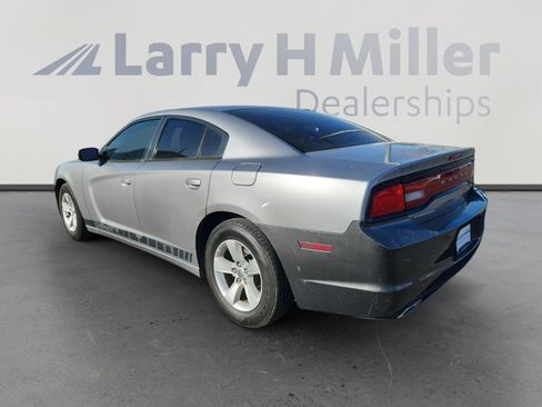 Used 2013 Dodge Charger SE image 3