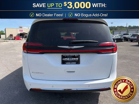 Used 2023 Chrysler Pacifica Touring-L image 7