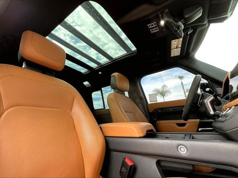 Used 2023 Land Rover Defender 110 V8 image 22