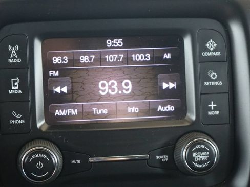 Used 2018 Jeep Compass Latitude AWD/4WD image 25