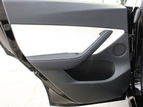 Used 2021 Tesla Model Y Long Range AWD/4WD image 12
