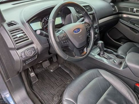 Used 2018 Ford Explorer XLT w/ Equipment Group 202A image 10