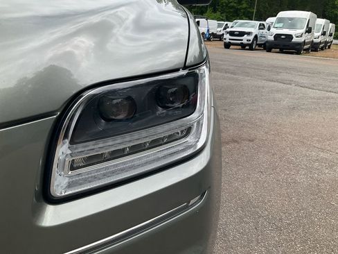 Used 2019 Lincoln Navigator Reserve AWD/4WD image 9