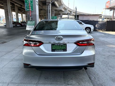 Used 2022 Toyota Camry LE image 6