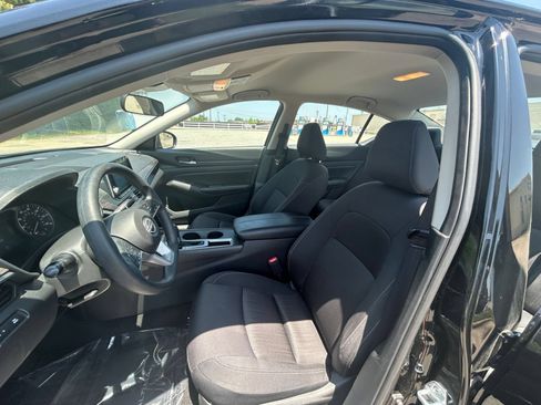Used 2025 Nissan Altima 2.5 SV FWD image 27