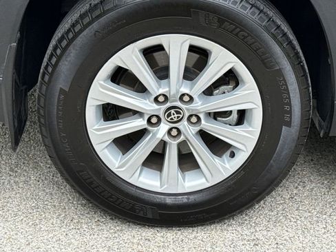 Used 2025 Toyota Grand Highlander AWD image 9