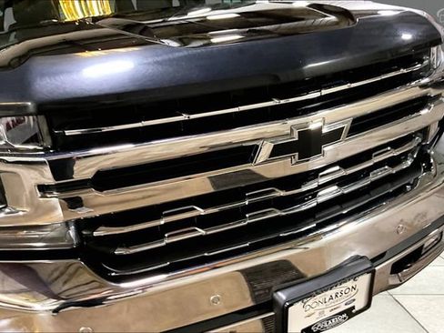 Used 2022 Chevrolet Silverado 1500 LTZ w/ LTZ Premium Package AWD/4WD image 11