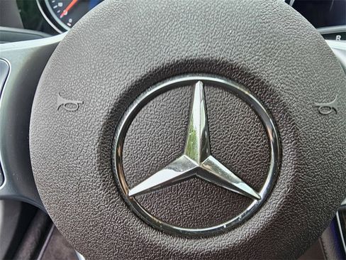 Used 2025 Mercedes-Benz GLC 300 image 22