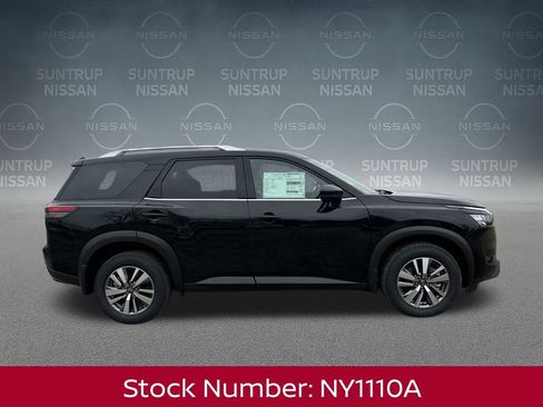 New 2025 Nissan Pathfinder SL image 7
