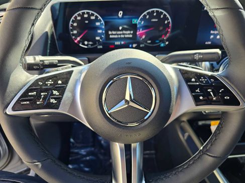 New 2025 Mercedes-Benz GLB 250 4MATIC image 28
