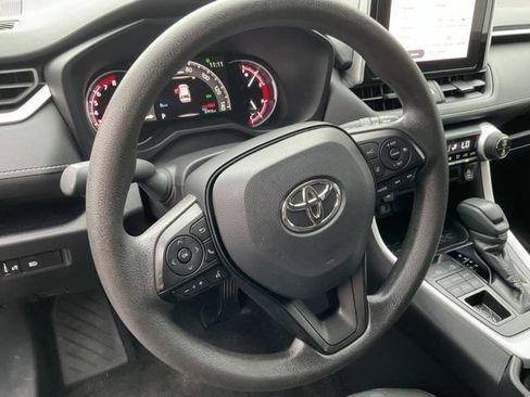 Used 2025 Toyota RAV4 XLE AWD/4WD image 22