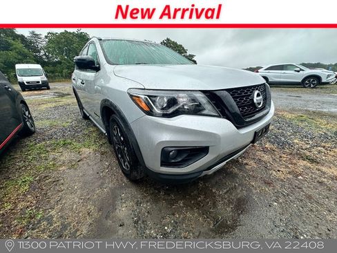 Used 2020 Nissan Pathfinder SL AWD/4WD image 2